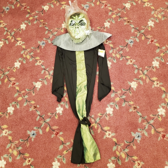 Spaced out Alien Costume - Picture 3 of 6